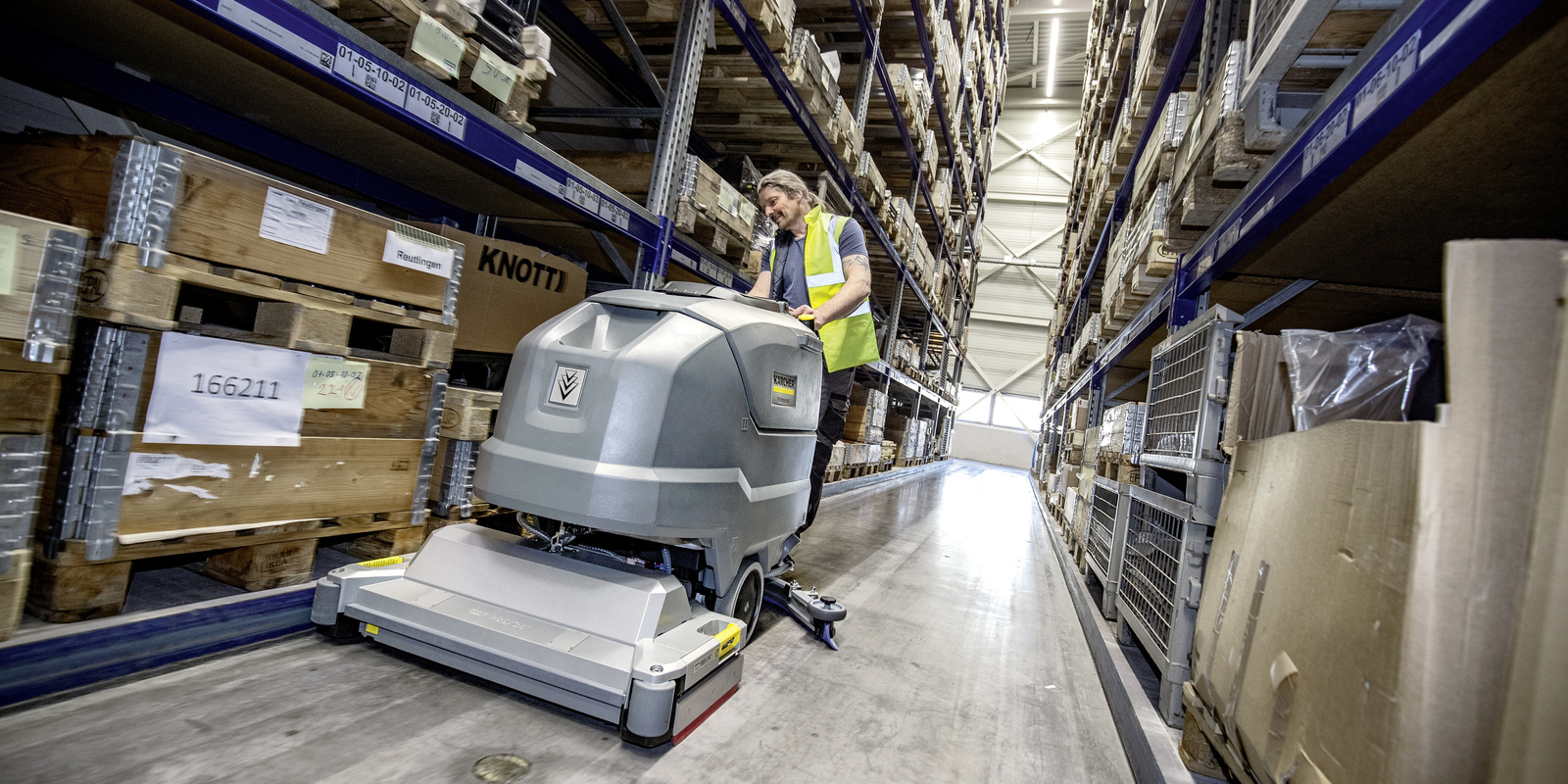 Transport and logistics Kärcher industry solutions for transport and logistics