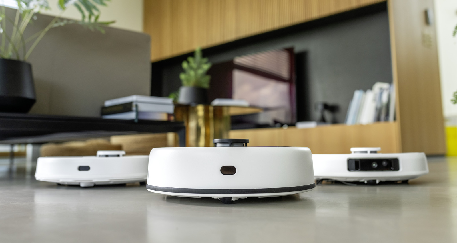 Smarte Roboter übernehmen die Bodenreinigung.