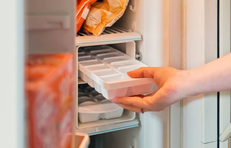 cách khử mùi hôi tủ lạnh ngăn đá