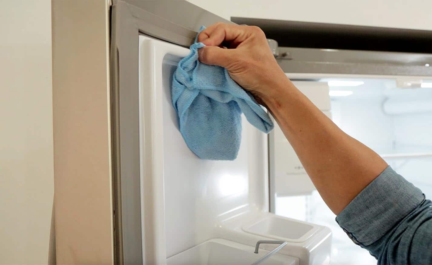 cách khử mùi hôi tủ lạnh ngăn đá