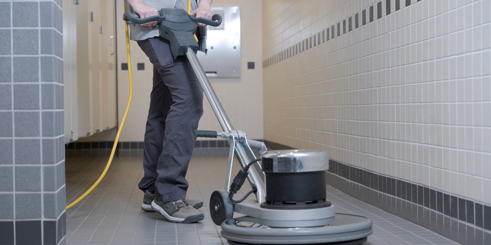 Cách tẩy xi măng trên nền gạch sau thi công