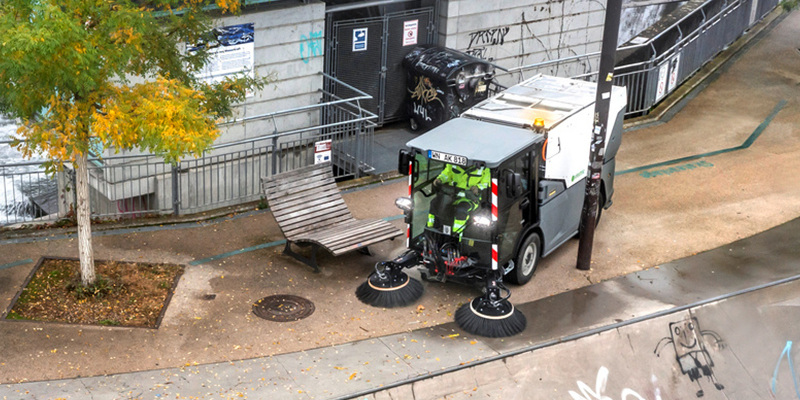 Toujours sur la bonne voie - Balayeuse aspiratrice électrique