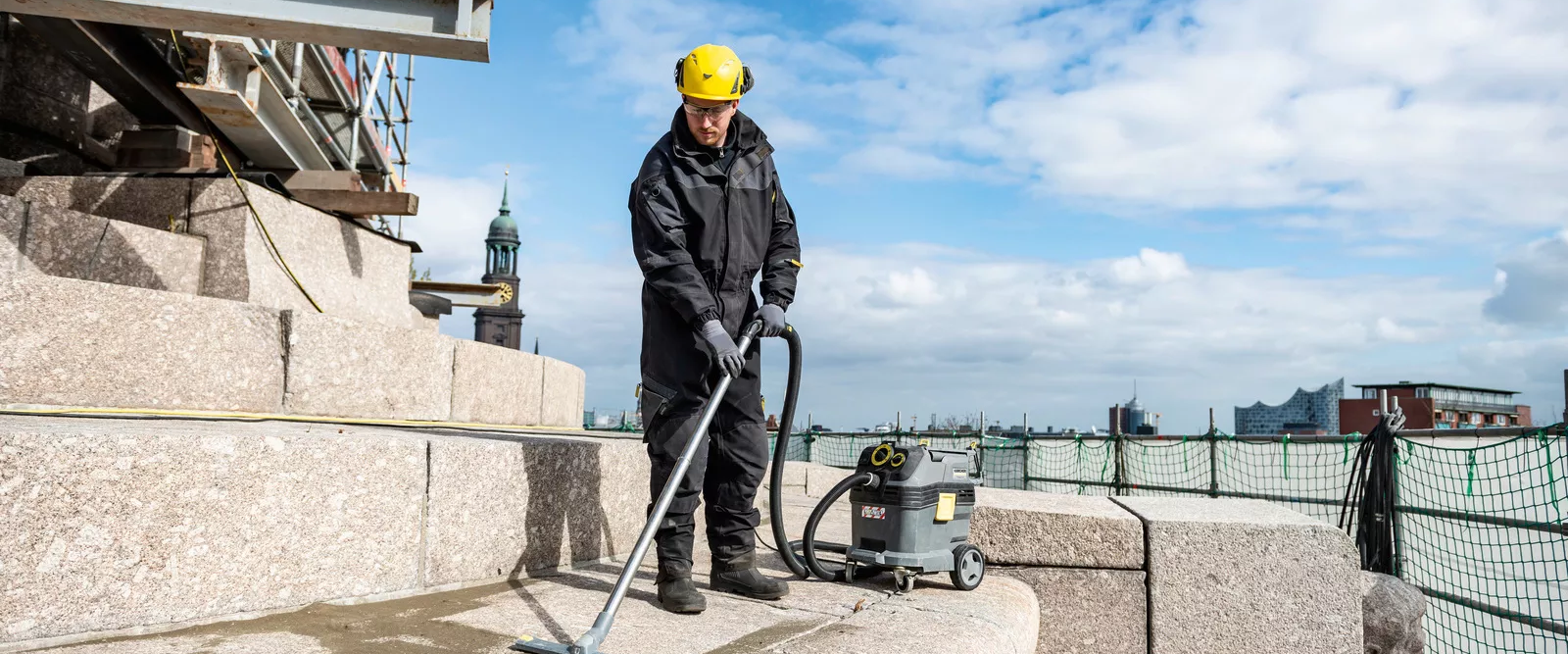 Usisavanje betona i prljavštine industrijskim usisavačem