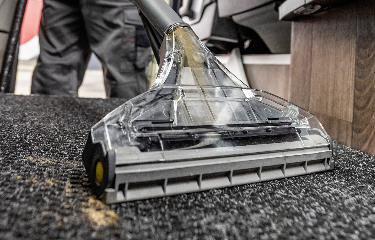 Many textiles can be treated with Kärcher's carpet extractors A close-up of a carpet extractor in use.