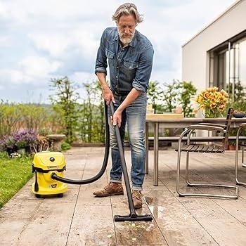 máy hút bụi có hút nước được không