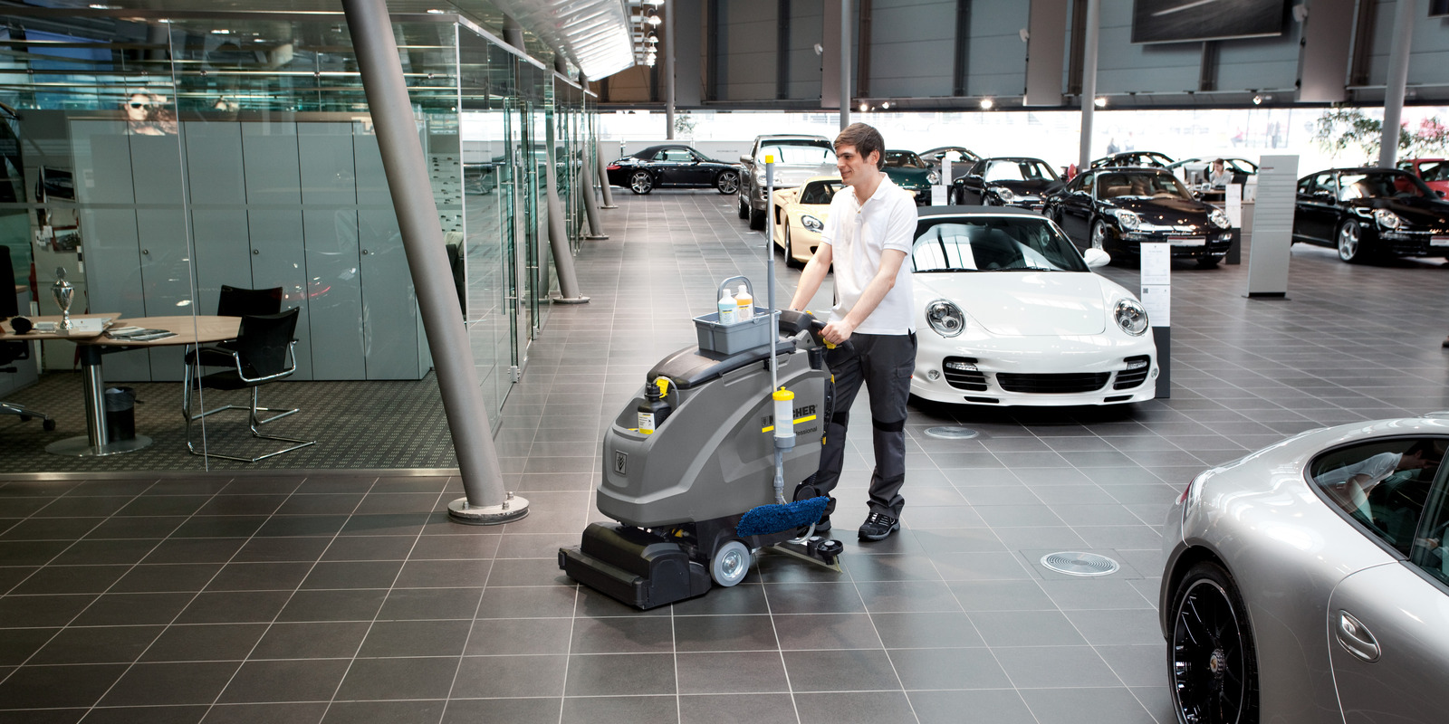 SCRUBBER B_40_W_automotive_app_2_CI15-150_DPI.jpg