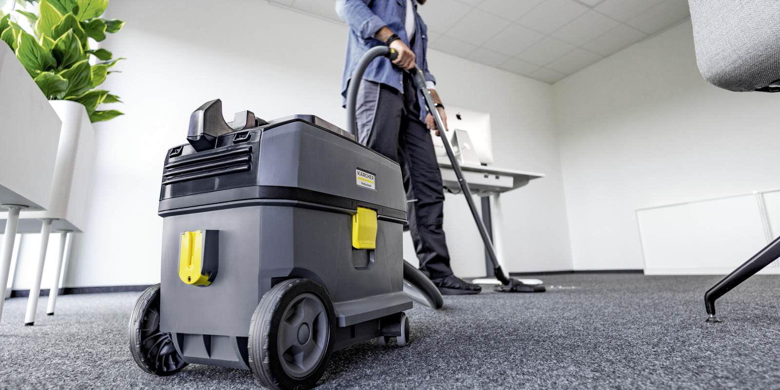 DRY VACUUMS T_10_1_Bp_BSC_office_app_03_CI20-150_DPI.jpg