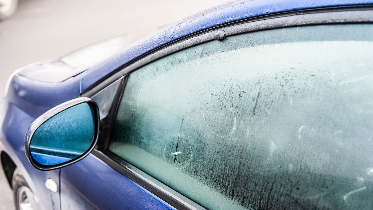 tẩy ố kính ô tô