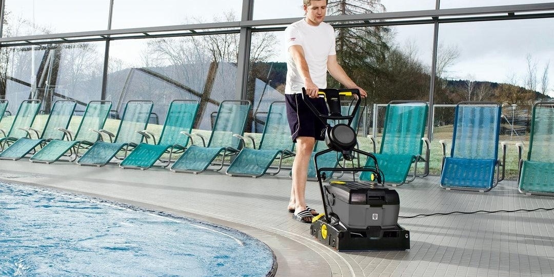 dụng cụ vệ sinh hồ bơi