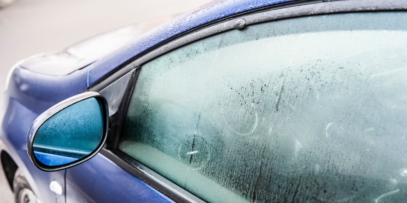 tẩy ố kính ô tô