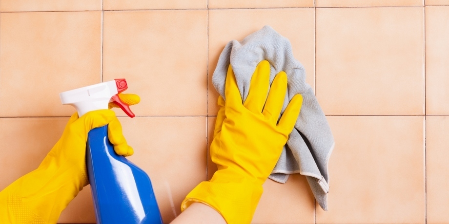 cách tẩy sàn nhà vệ sinh bị ố vàng