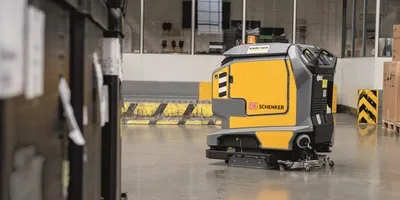 DBシェンカー社 シュトゥットガルト空港事業所 様（大型物流倉庫床清掃）