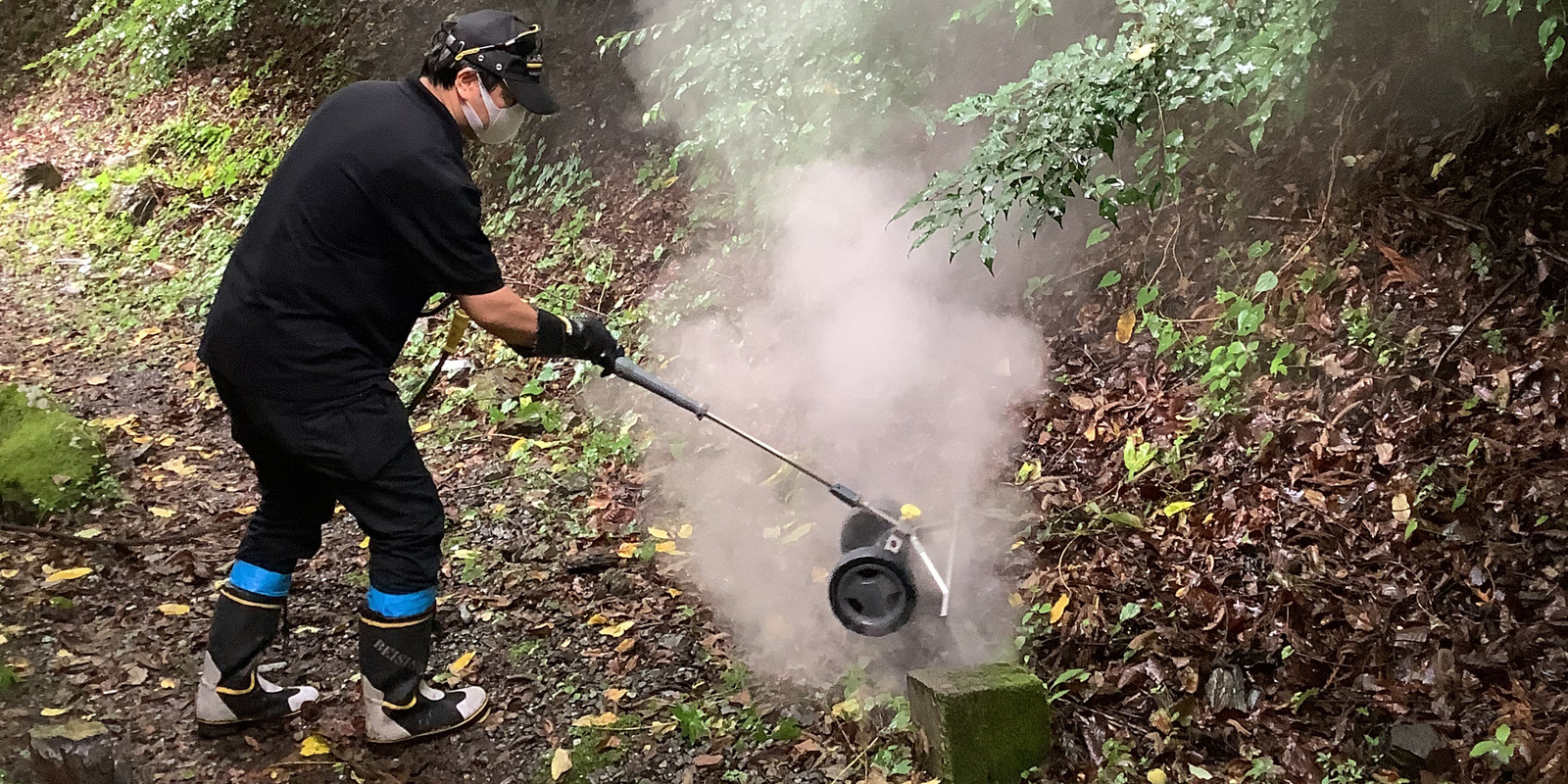 マダニやヤマビル駆除の調査研究