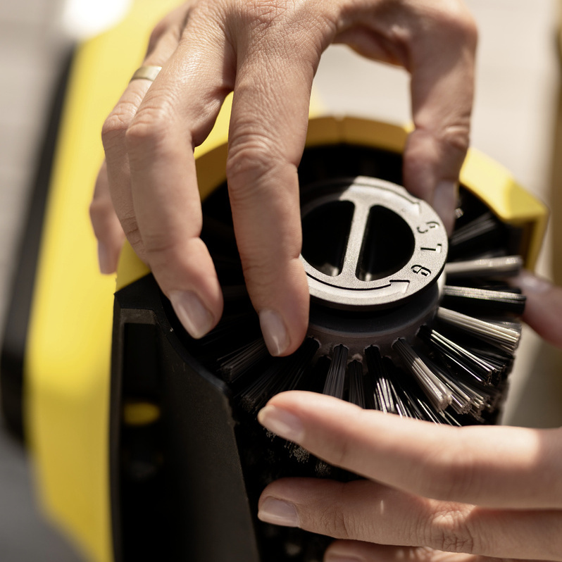 Die Terrassenreiniger sind vielseitig einsetzbar für verschiedene Aussenflächen