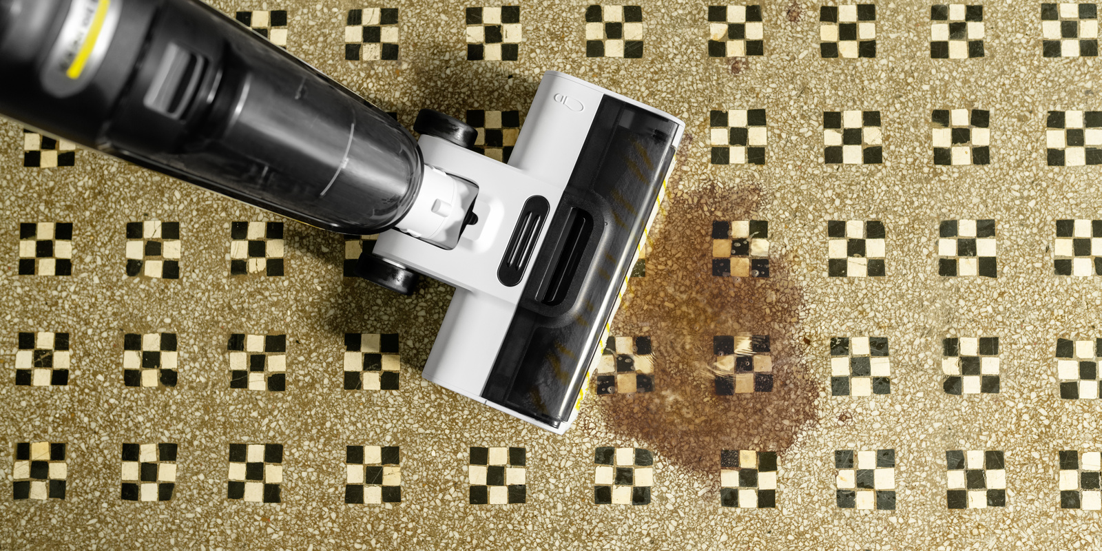 Používej jen na voděodolné podlahy