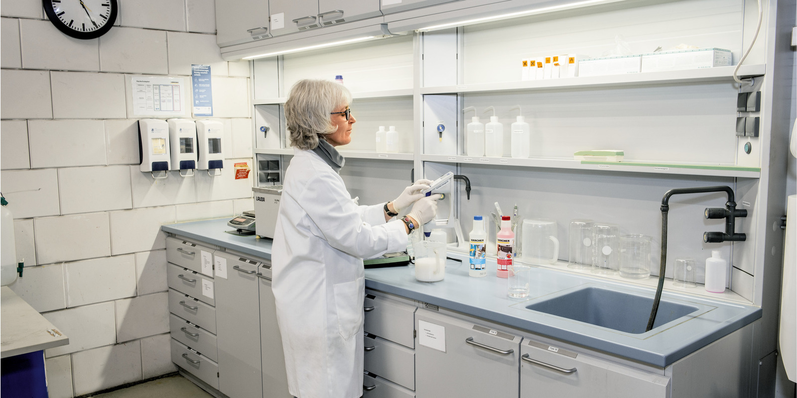 Desenvolvimento de Químicos e Detergentes Desenvolvimento de Químicos e Detergentes