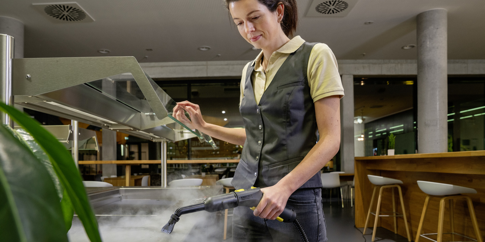 Čišćenje radne površine parnim čistačem