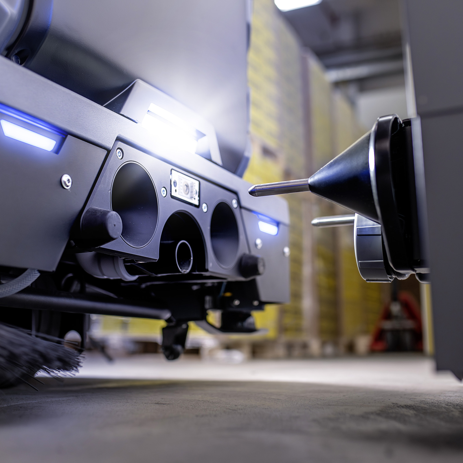 Autonomiczny robot szorująco-zbierający KIRA B 200