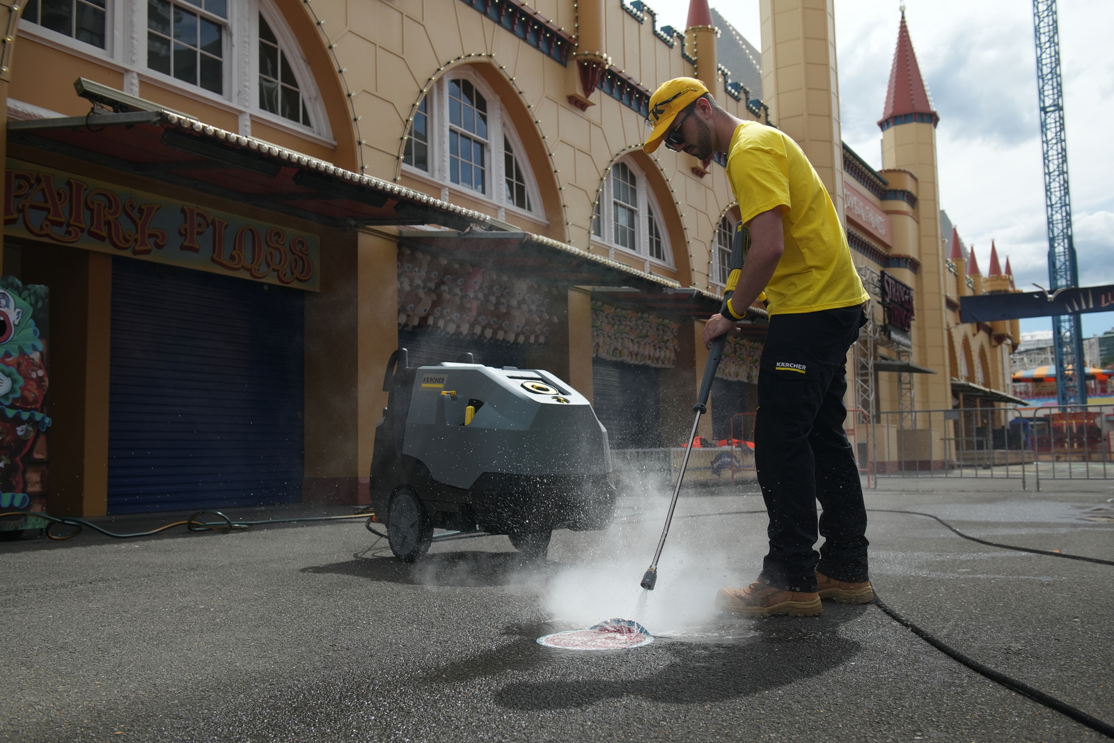 Cleaning of the Bajra Sandhi monument in Bali by Kärcher.
