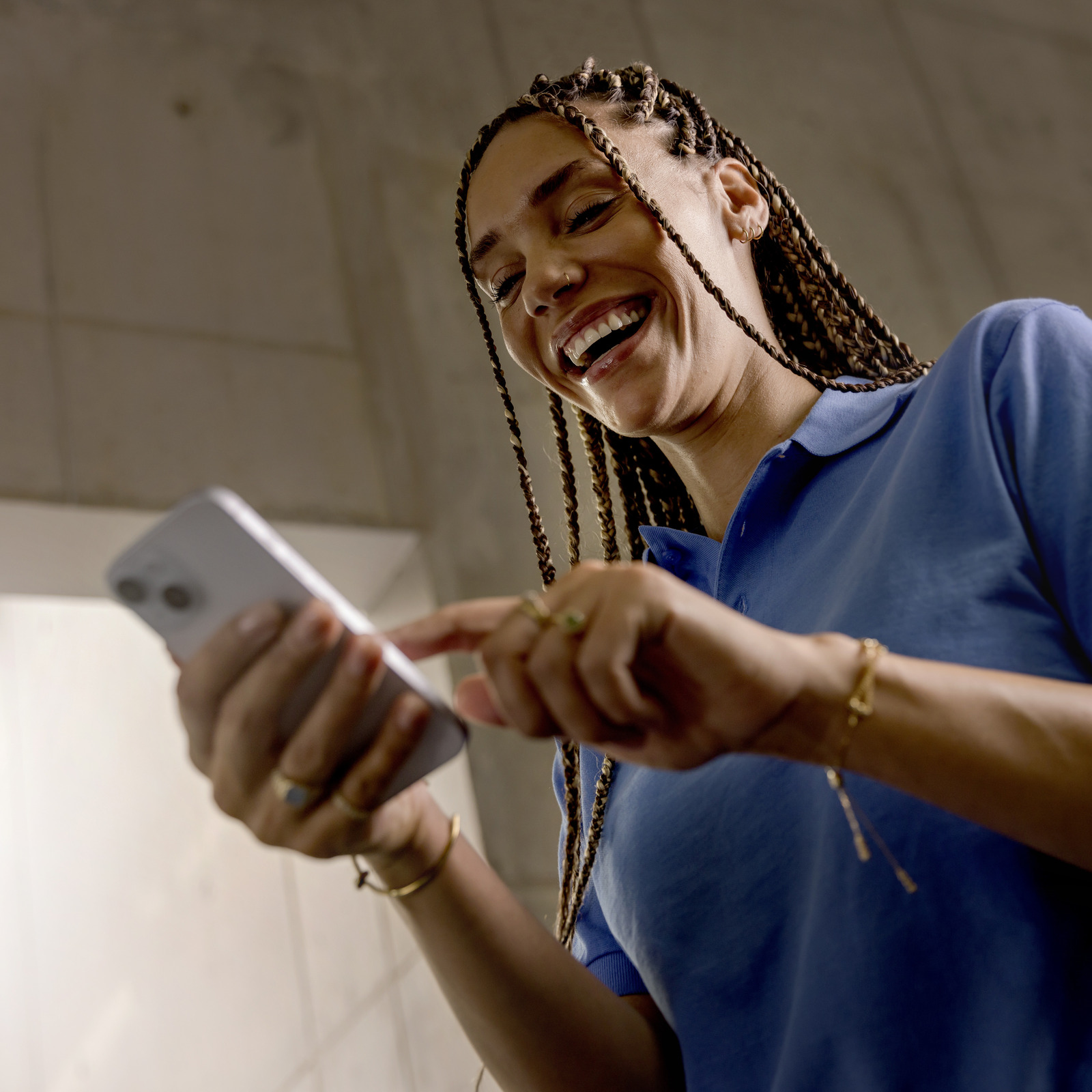 Smiling cleaner is using Connected Cleaning app on her phone