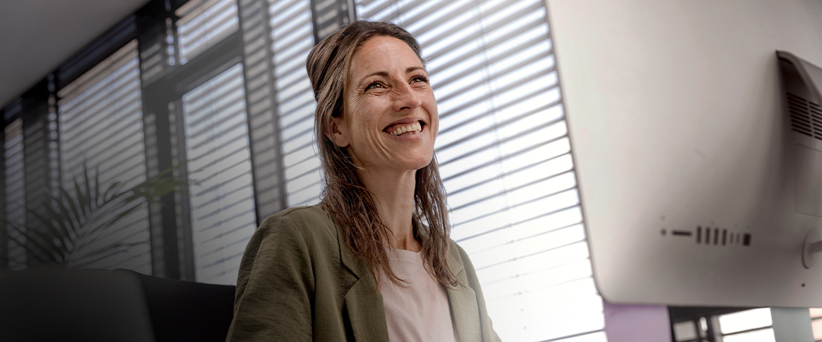 Connecten Sie Ihr Team mit Connected Cleaning Managerin in der Gebäudreinigung plant die Schichten Ihres Personals