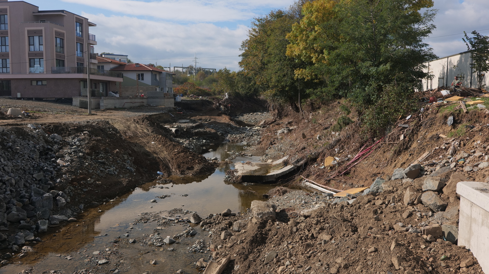 Дарения в подкрепа на пострадалите от наводненията общини