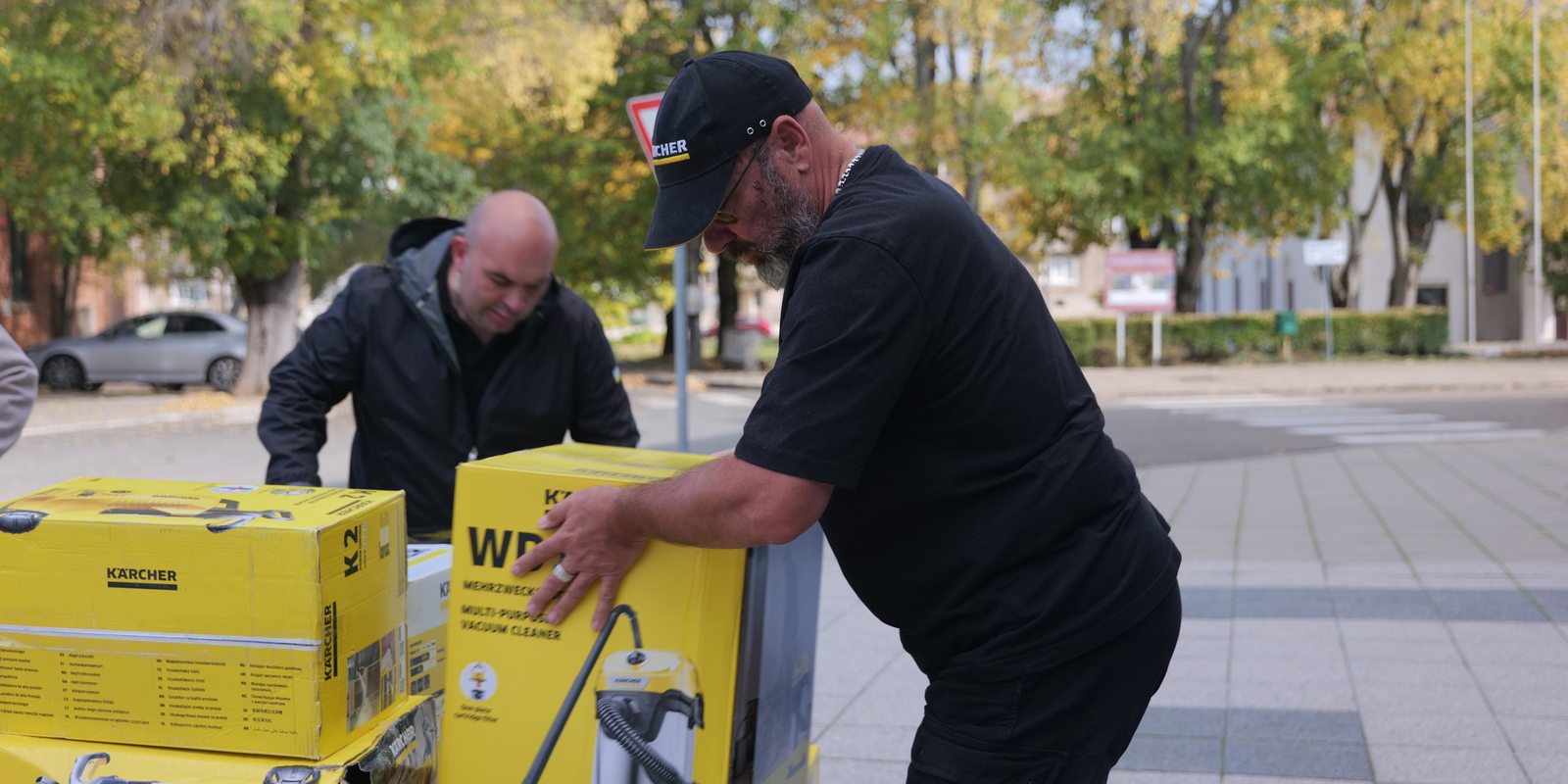 Дарения в подкрепа на пострадалите от наводненията общини