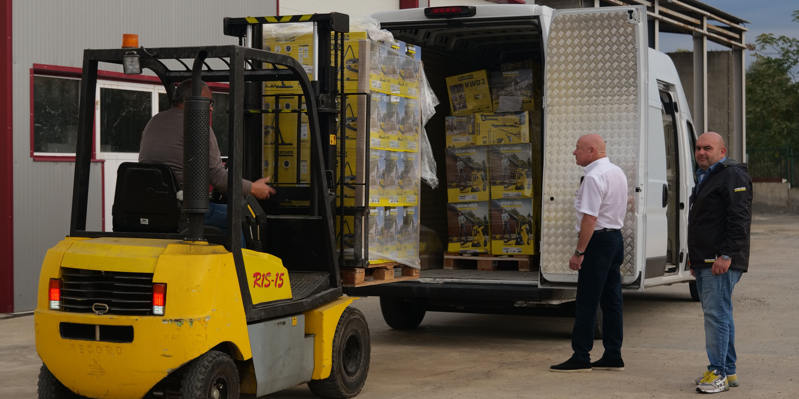 Дарения в подкрепа на пострадалите от наводненията общини