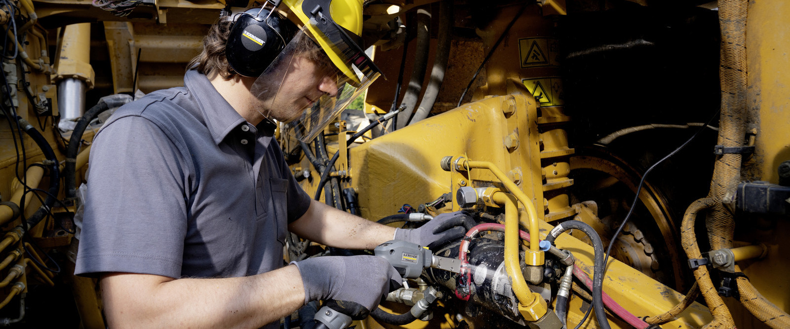 Čišćenje strojnog motora suhim ledom