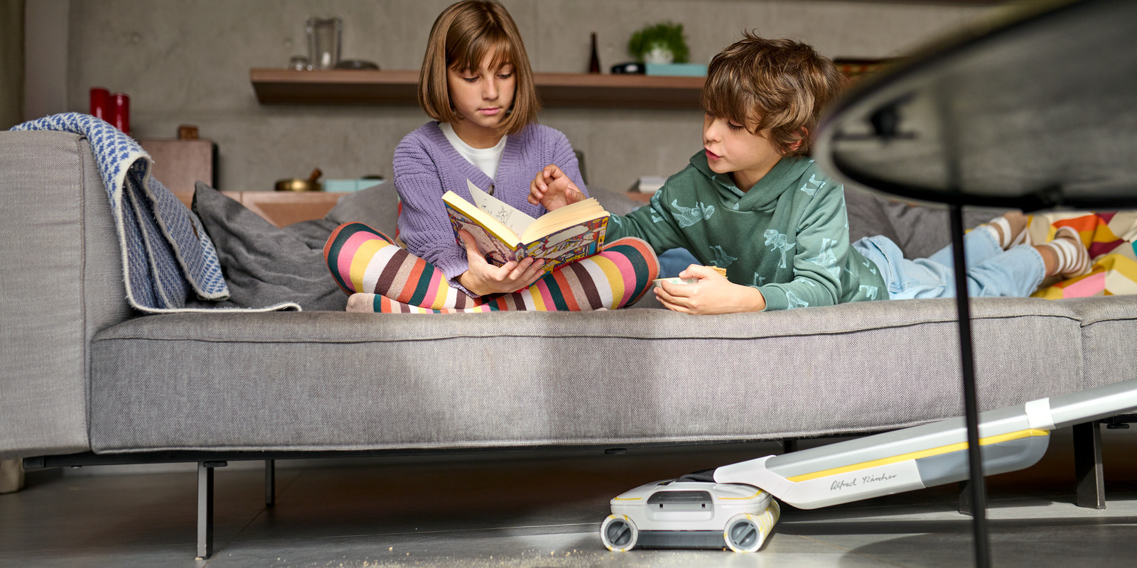 FC_8_Signature_Line_living_room_tiles_app_03_CI20-Screen (1).jpg