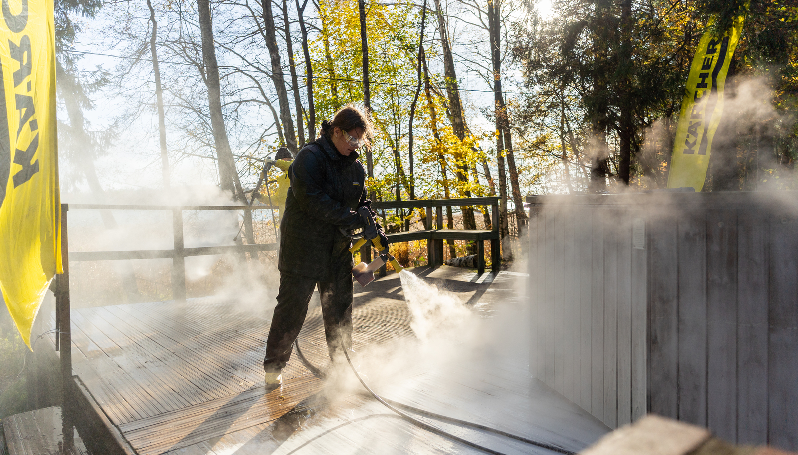 Ulkotilojen puhdistaminen kuumalla vedellä