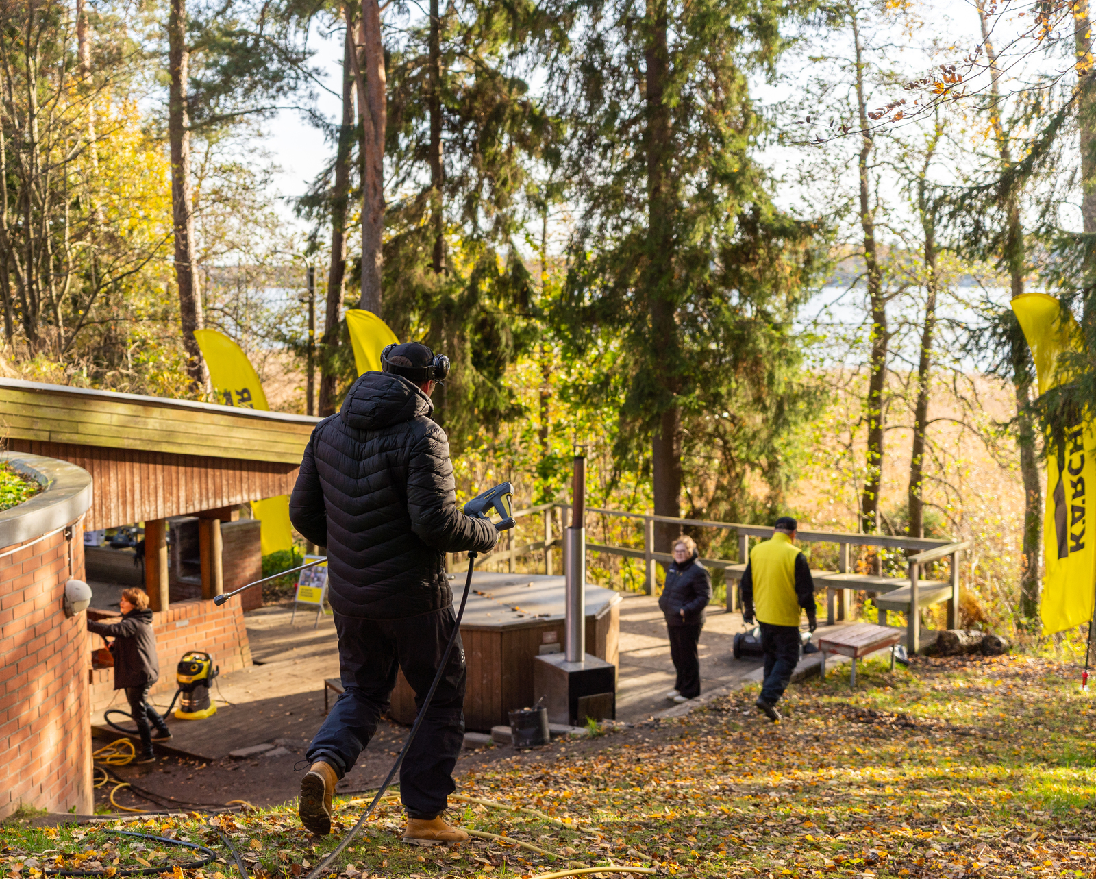 Opiskelijoiden perinteikäs rantasauna sai puhtaan raikkaan ilmeen