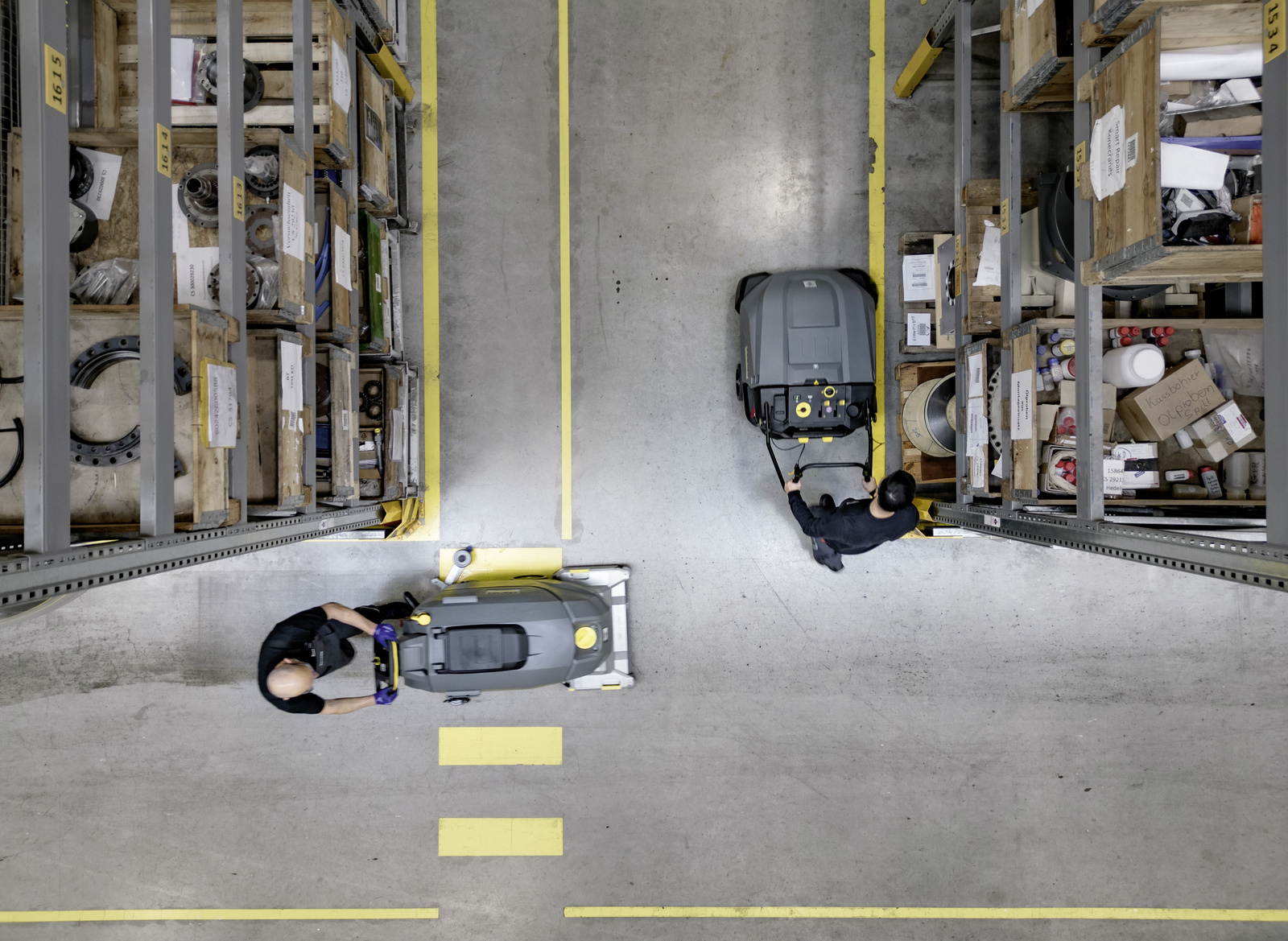 The manoeuvrable MC 250 sweeper in use in the city