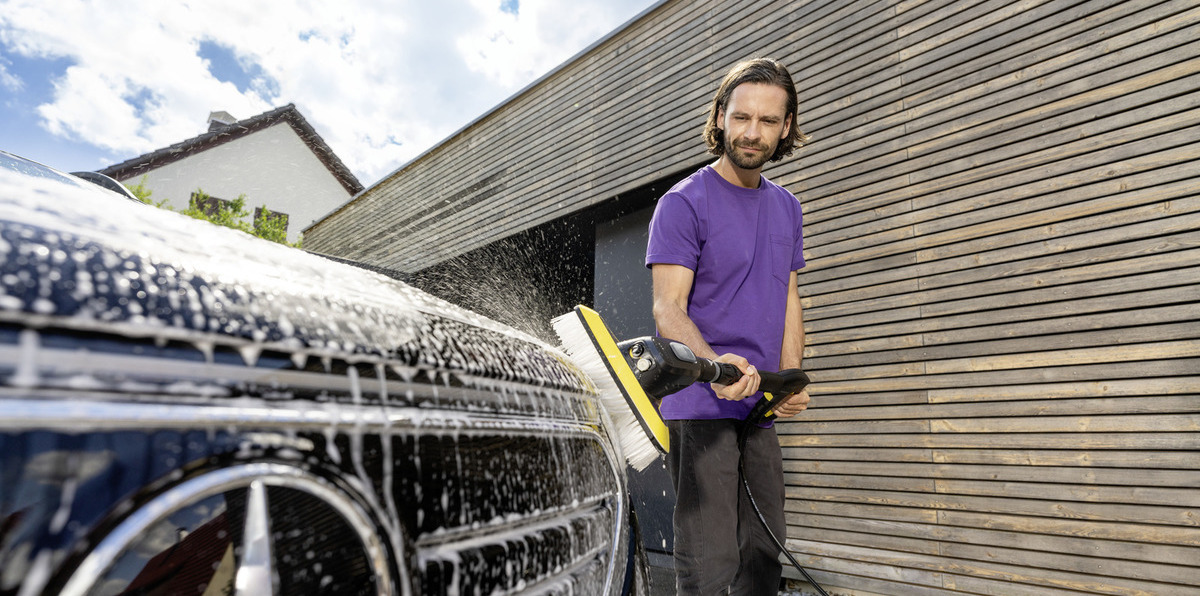 Čištění automobilu a motocyklu tlakovou myčkou