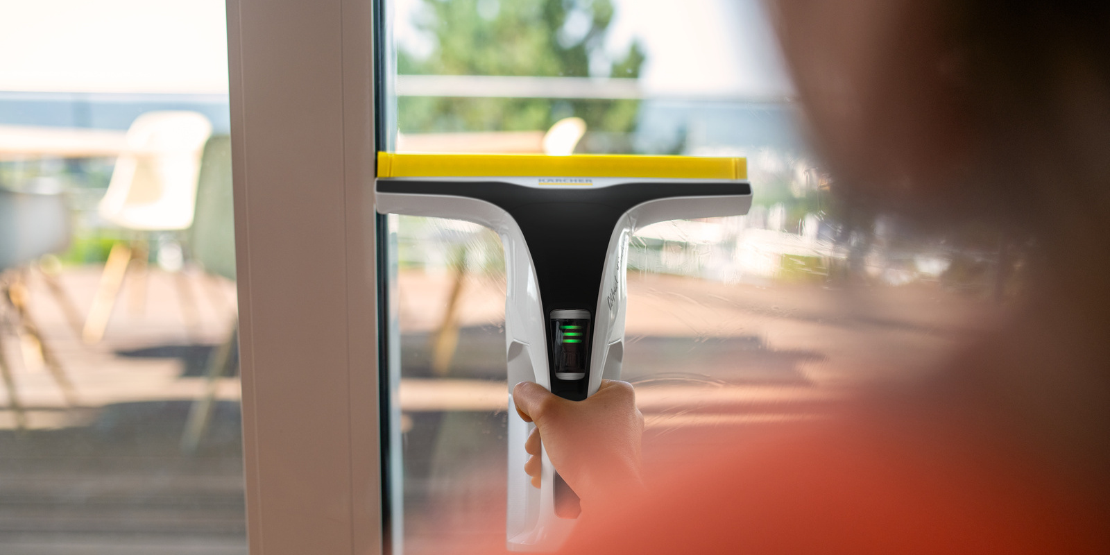 Vacuum the glass pane using Kärcher Window Vac.