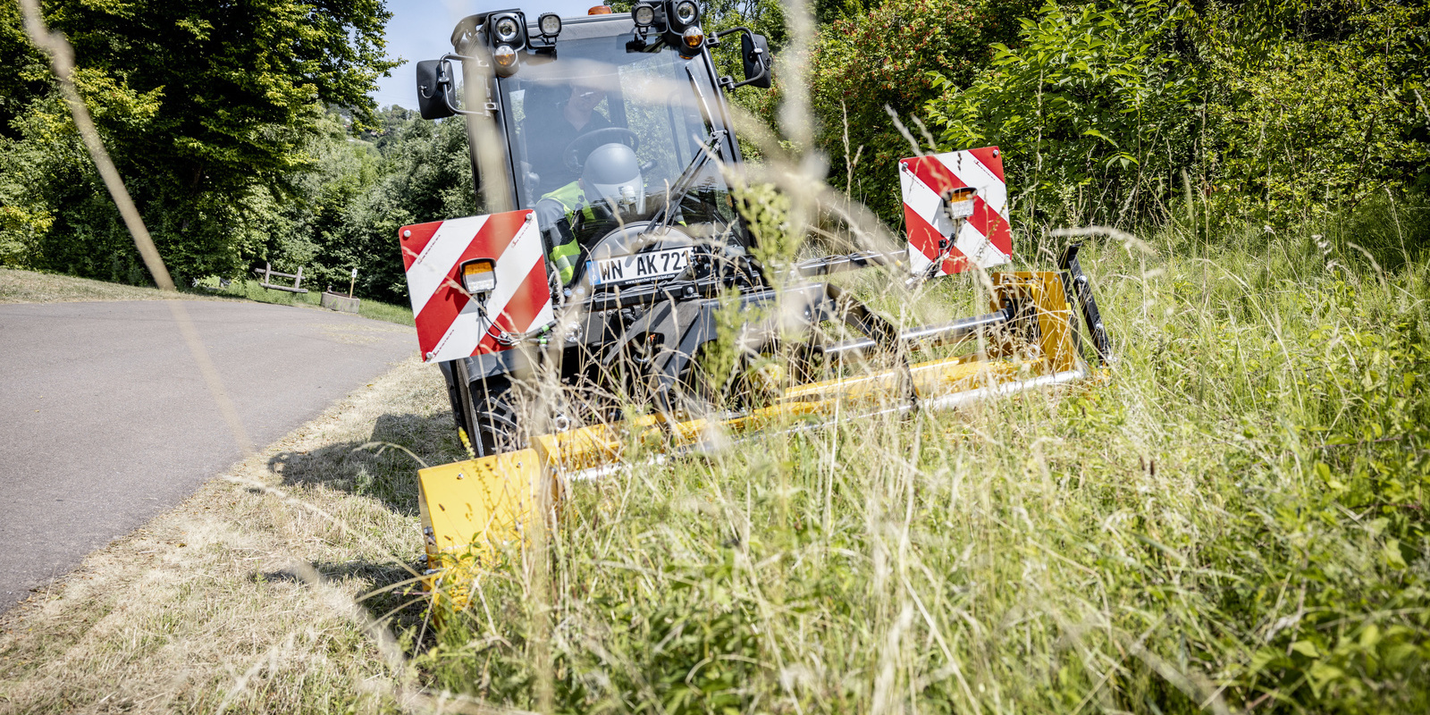 Véhicule porte-outils S 75