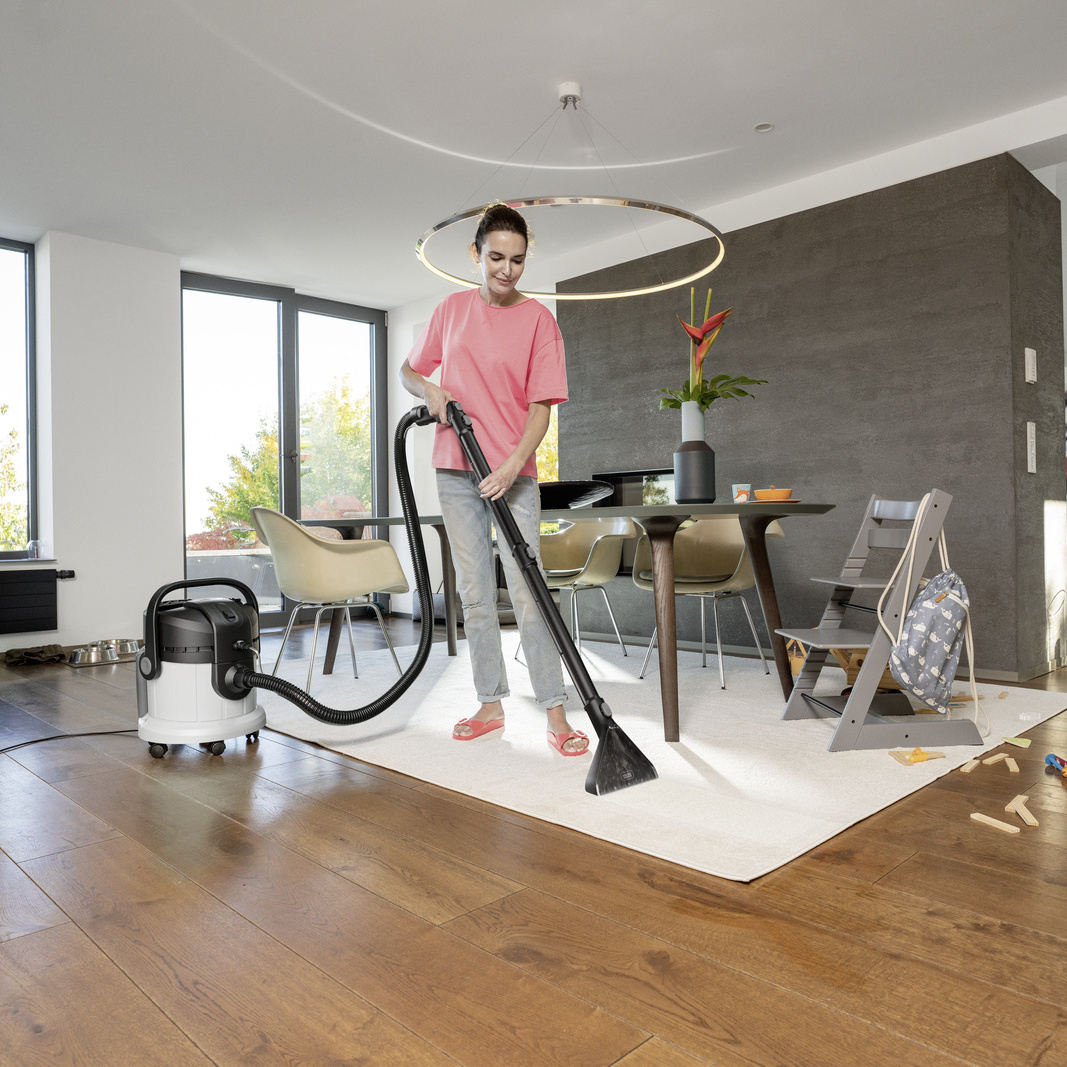 Elimine la suciedad más incrustada con los limpiadores de aspiración por pulverización de Kärcher