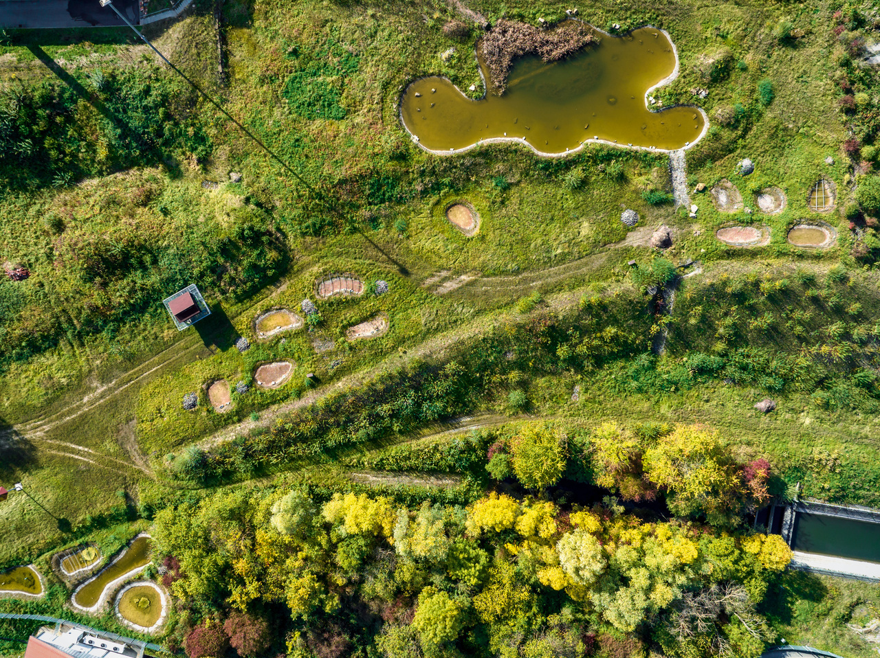 Industrijski otpad čini značajan udio ukupnog globalnog otpada. 