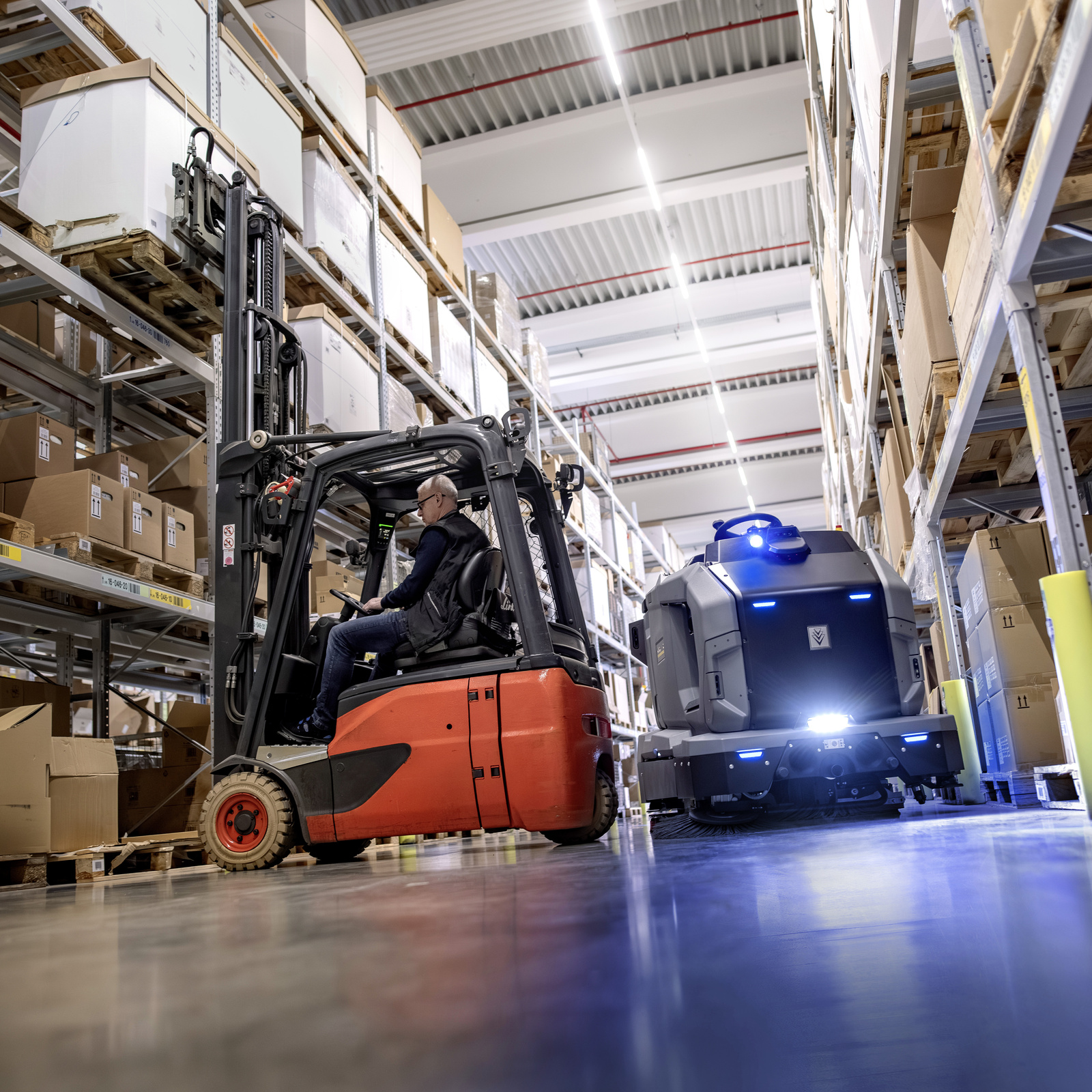 Autonomous scrubber drying from Kärcher