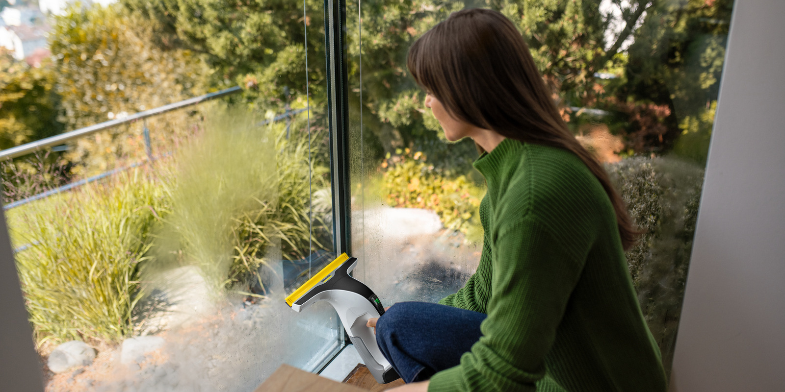 Streak-free window cleaning with the WV 6 Window Vac.