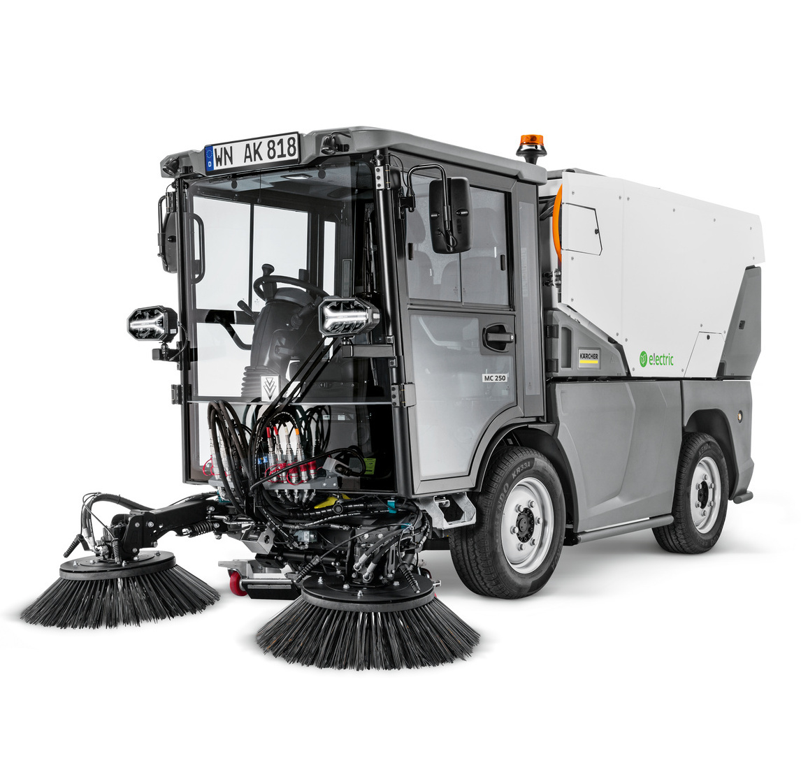 The manoeuvrable MC 250 sweeper in use in the city