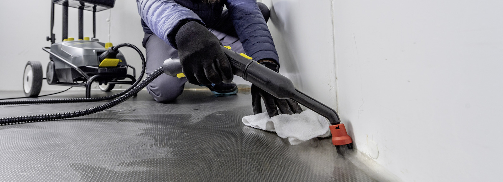 czym zmyć piankę montażową zdjęcie tytułowe