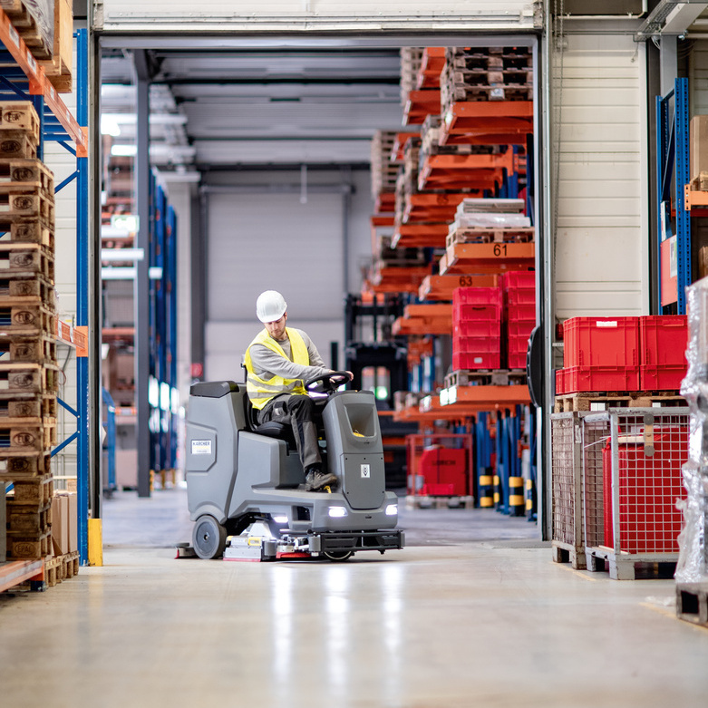 Поломойно-всасывающие машины с сиденьем для оператора Kärcher