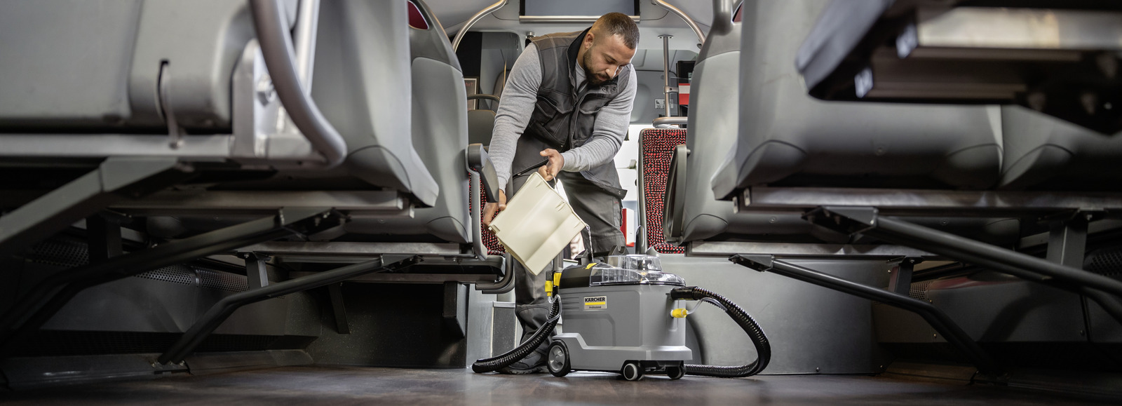 odkurzacz piorący nie podaje wody zdjęcie tytułowe