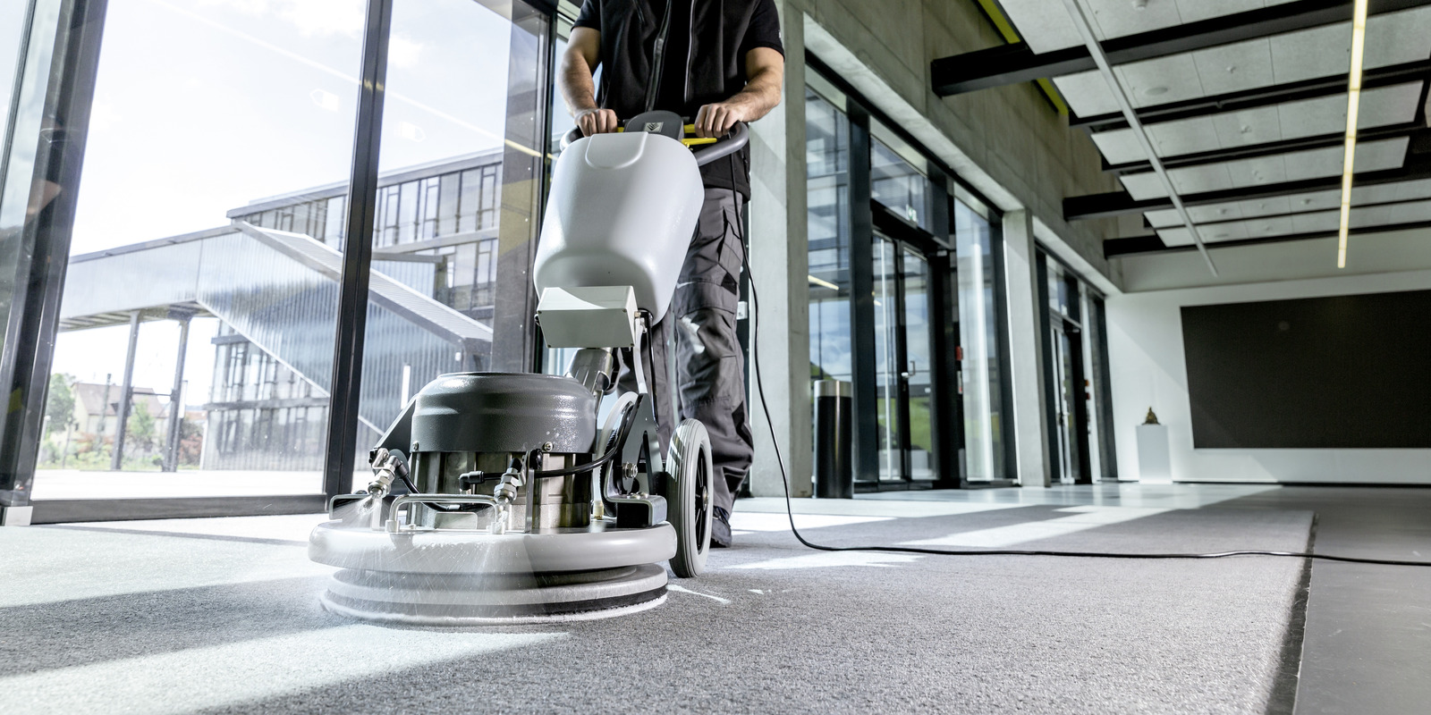 Jaka szorowarka do dywanów