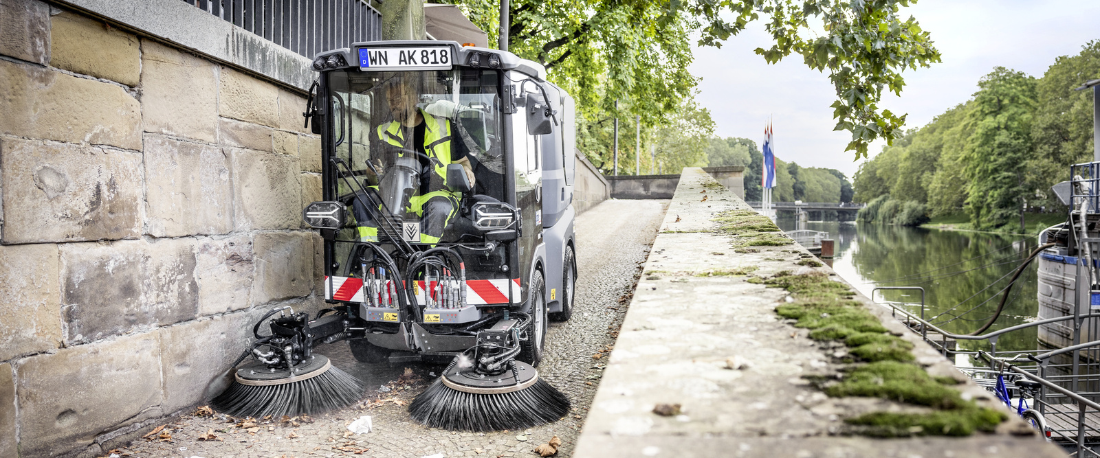 MC 150 — багатофункціональна комунальна машина класу 1,5 м³