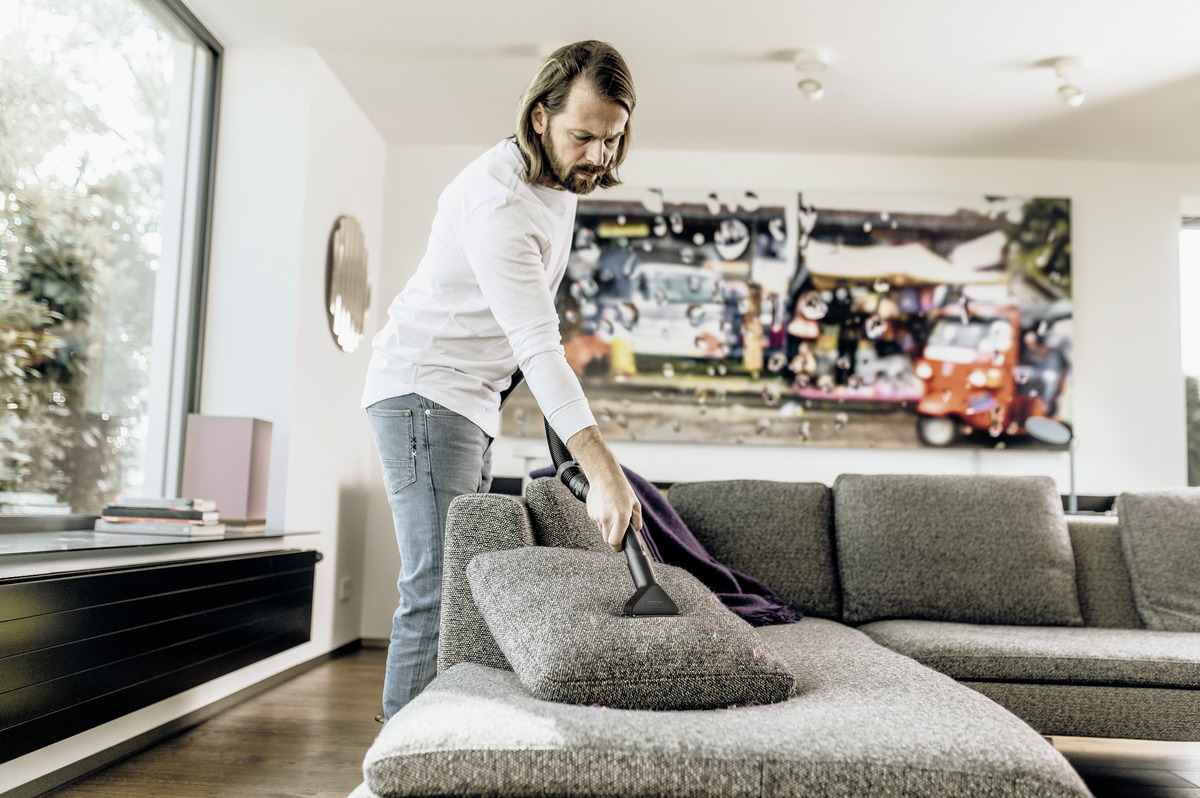 Removing pet hair from the floor with a Kärcher cordless electric broom