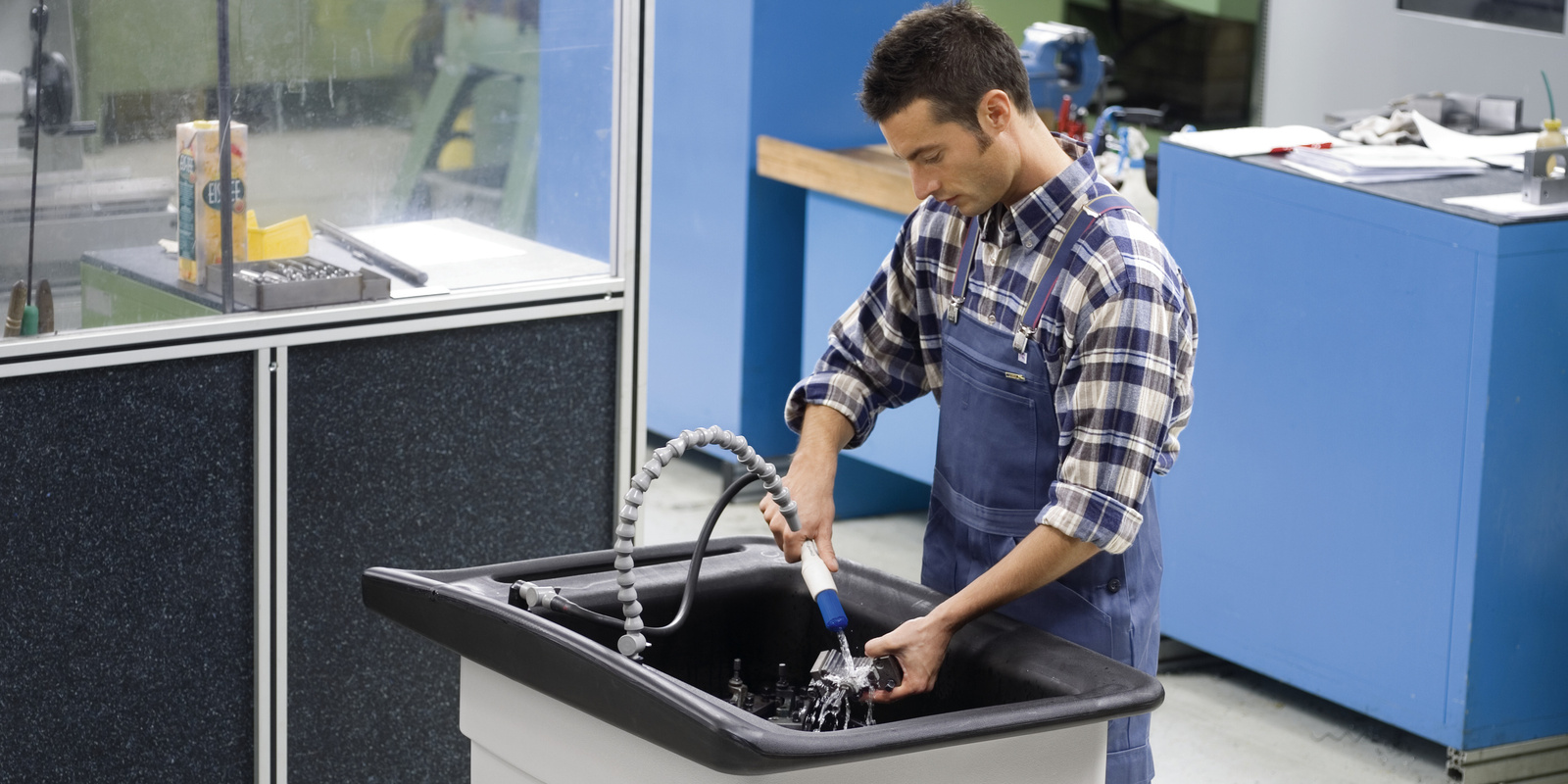 Teilereinigung Kfz-Werkstatt