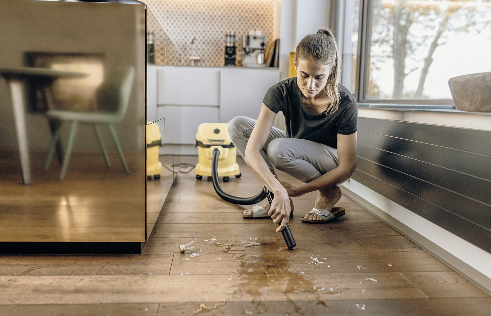 A man removes moss on a wall with a Kärcher pressure washer
