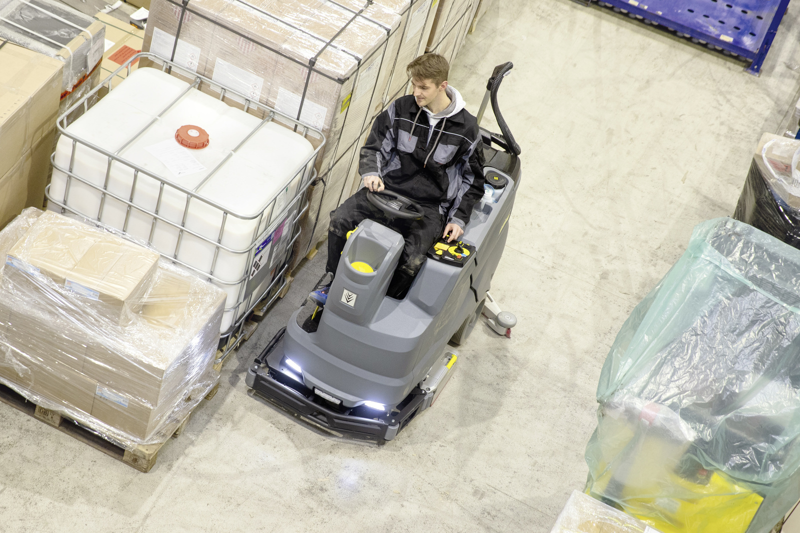 Deep cleaning with a scrubber drier
